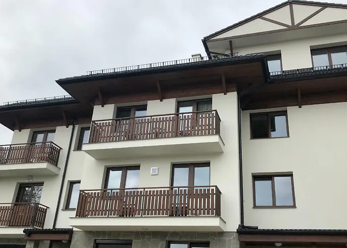Pod štítom *